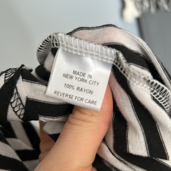 Wai Ming sleeveless knit drape front dress size small - Picture 4 of 5